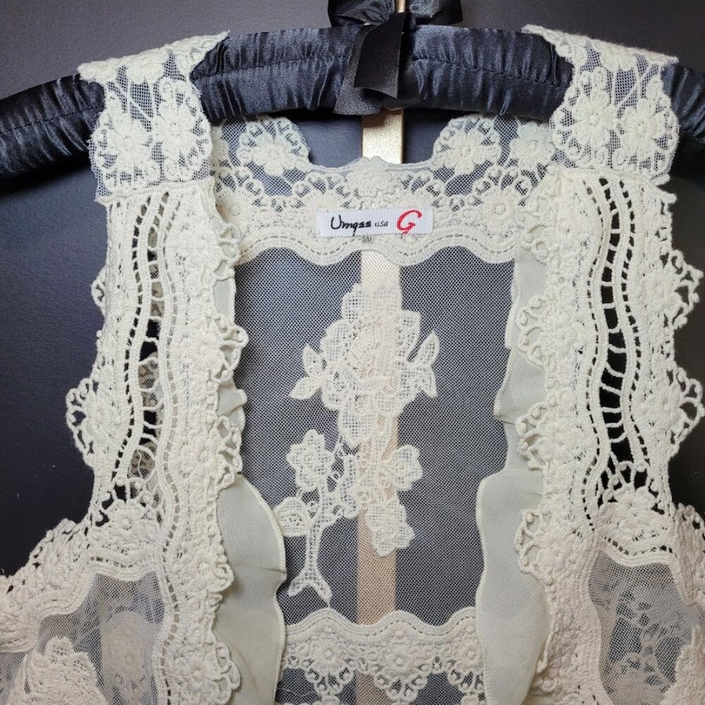 Umgee Women's Boho Style Lace Ruffle Crop Vest S/M - Picture 5 of 10